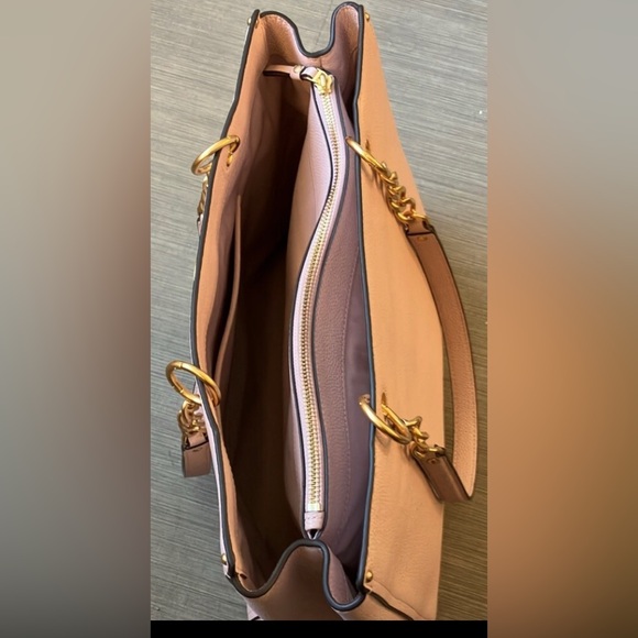 Tory Burch Everly pebble grain leather 2 Way tote bag in soft pastel pink color - Picture 7 of 12